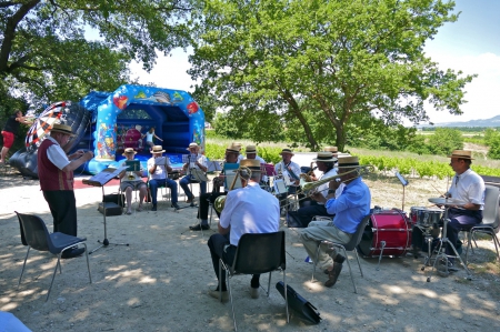 apéritif concert avec la philharmonique Mazanaise